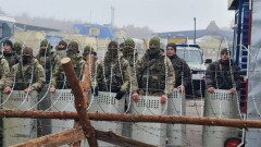 Украина заявила о готовности применить оружие при угрозе от мигрантов из Беларуси