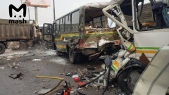 В Подмосковье грузовик протаранил несколько автобусов с военными. Есть погибшие и пострадавшие