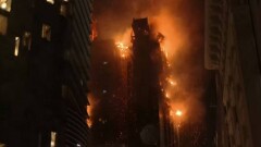 Строящийся небоскрёб загорелся в туристическом районе Гонконга