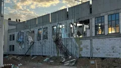 Крыша строящейся "комфортной школы" рухнула в Кульсары 