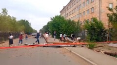 Сильный ветер сорвал крышу музыкального колледжа в Жезказгане