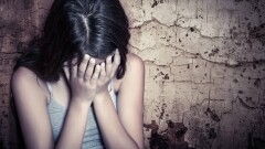 Мужчина избил игравшую во дворе дома девочку в Кентау