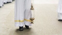 Греческих священников подозревают в отмывании денег через ночные клубы