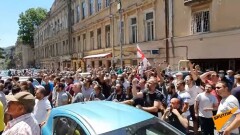 В Тбилиси противники ЛГБТ-сообщества сорвали "Марш достоинства". Во время акции вспыхнули беспорядки, есть пострадавшие