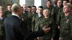 Впервые Путин записал новогоднее обращение не на фоне Кремля, а в окружении военных