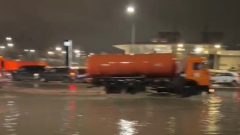 Левый берег в воде. В акимате Астаны объяснили, почему затопило проспект Туран