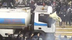 Оперативник об обороне здания ДП: Как в ужасном фильме про зомби, они получали ранения, но шли на нас