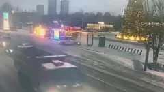 Водитель снёс автобусную остановку у Центрального парка в Астане