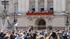 Букингемский дворец: Королевская семья серьёзно относится к заявлениям Гарри и Меган