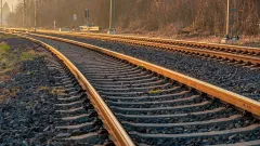 Грузовой поезд экстренно затормозил из-за человека на путях в Алматинской области