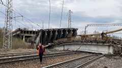 Мост с автомобилями обрушился в российской Вязьме