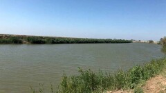 Рабочий утонул во время ремонта разрушенного паводком моста в Уральске