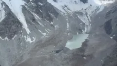 Плотину высокогорного озера прорвало в Кыргызстане, вода идёт в сёла