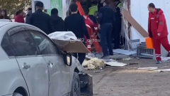 Автомобиль въехал в овощной ларёк с людьми в Актау