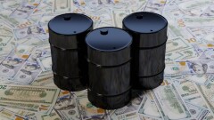 Цена нефти Brent поднялась выше 62 долларов впервые с января прошлого года