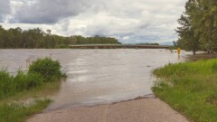 Паводок в Атырау: вода подступила к пригородным сёлам Алмалы и Бесикты