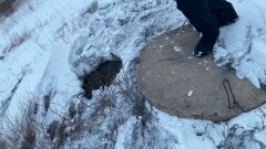 Второклассник упал в открытый колодец в Экибастузе. Спустя три часа его спасли школьники