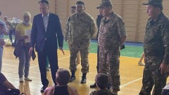 Архимед Мухамбетов и Юрий Ильин посетили эвакуированных из-за пожара жителей Костанайской области
