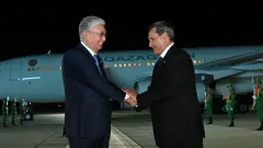 Токаев прибыл в Туркменистан с рабочим визитом 