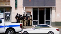 В Кутаиси задержали захватчика, удерживающего заложников в банке в течение девяти часов
