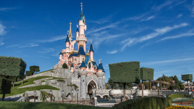 В парижском Диснейленде открывается центр вакцинации от Covid-19