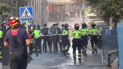 Шестиэтажное здание рухнуло в центре Мадрида: три человека пострадали, четверых пока не могут найти