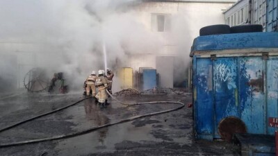 Пожар и взрыв произошли на СТО Актау. Один человек погиб, трое получили ожоги