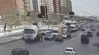 В Нур-Султане полицейский пострадал, останавливая пьяного водителя большегруза