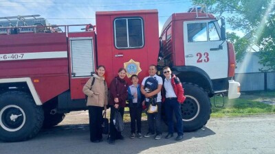 Школьники вынесли пожилого мужчину из полыхавшего дома в Костанайской области