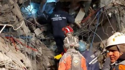 Казахстанские спасатели 20 часов извлекали из-под завалов в Турции отца и его двоих детей  