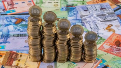 Токаев подписал закон об увеличении размера трансферта из Нацфонда