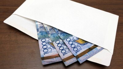 В Атырау чиновников из департамента соцзащиты приговорили к миллионным штрафам за взятки