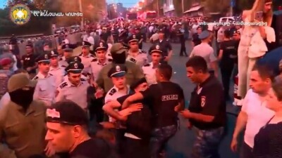 В Армении возбудили уголовное дело после массовых беспорядков на митинге