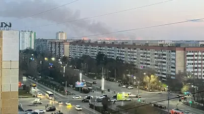 Крупный пожар тушат близ Аксу