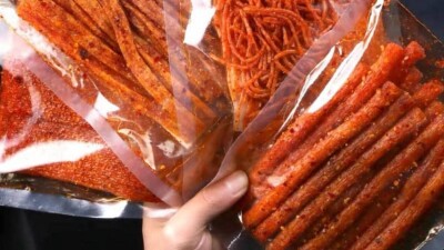 Острые палочки из Китая, которыми отравились 10 казахстанских школьников, продавали незаконно