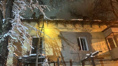 Крупный пожар тушат в центре Алматы