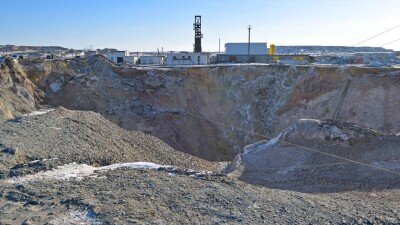 Автобус провалился в воронку в Павлодарской области: на месте нашли сумку с документами и деталь автобуса