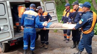 Сломавшего ногу туриста спасли в горах близ Алматы
