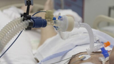 В России побит рекорд по числу смертей от Covid-19. В Петербурге ввели обязательную вакцинацию для пожилых