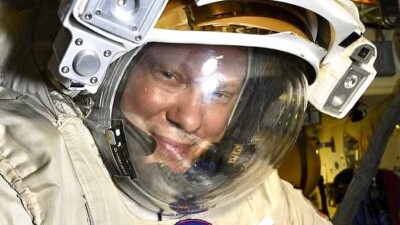 Во время выхода в открытый космос у россиянина Артемьева возникли проблемы со скафандром