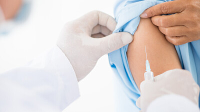 Минздрав РК: Возможность получения второго компонента вакцины на 21 день сохраняется. Дефицита вакцин нет