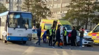Семь человек пострадали в аварии с пассажирским автобусом в Павлодаре