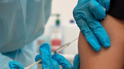 МВК поручила пересмотреть сроки проведения вакцинации сотрудников малого и среднего бизнеса