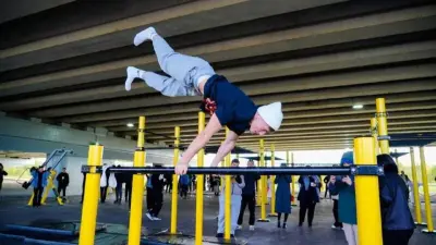 Воркаут-зона, площадки для баскетбола и йоги появились под мостом в Триатлон парке Астаны