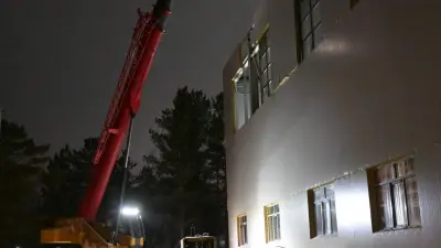 Строящееся здание школы рухнуло в Павлодаре, спасатели ищут человека под завалами