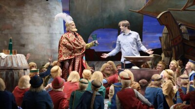 В Большом театре во время спектакля рухнула декорация, погиб актёр