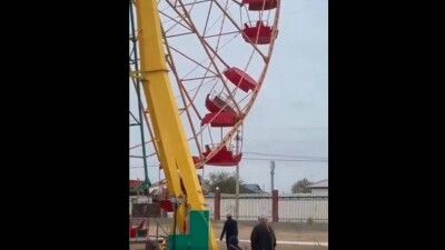 Кабинка колеса обозрения оборвалась в новом парке в Кызылординской области