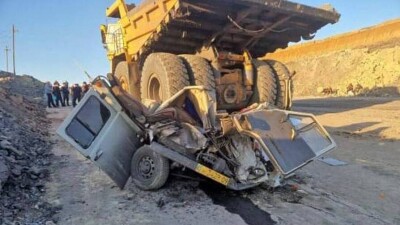 Самосвал раздавил автомобиль с пятью рабочими на угольном разрезе "Казахмыса"