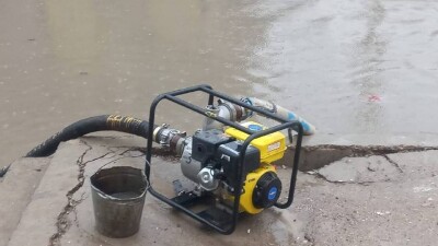 В Шымкенте откачивают воду с улиц после проливного дождя