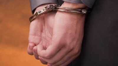 В Шымкенте по подозрению в получении крупной взятки задержали заместителя районного акима